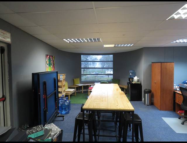 305M² OFFICE TO LET IN SOMERSET WEST MALL TRIANGLE